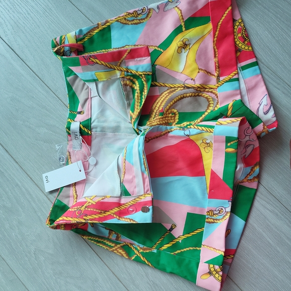 Shorts - Picture 2 of 3